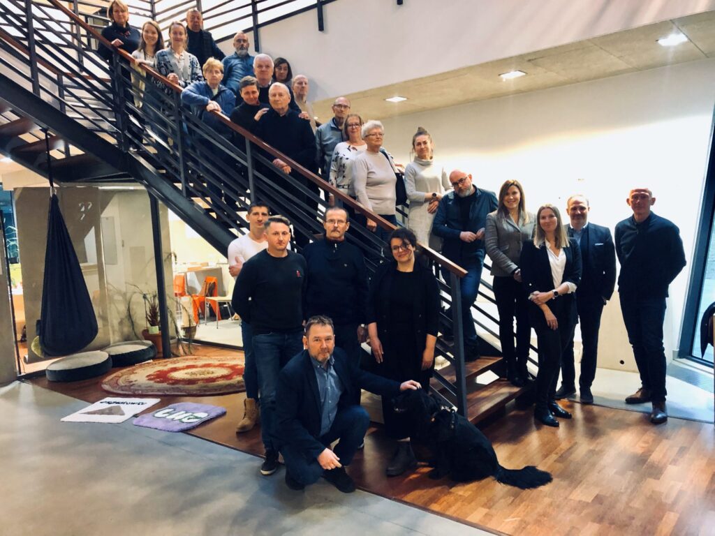 Zdjęcie grupowe uczestników spotkania